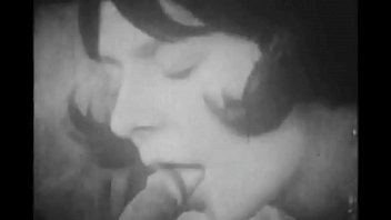 Немецкие шалавы в деле: жесткое ретро порно