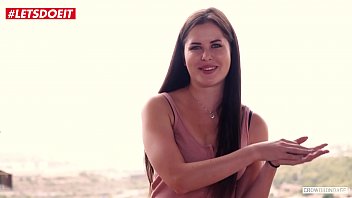 Хуище на публике: Русская деваха в групповушке