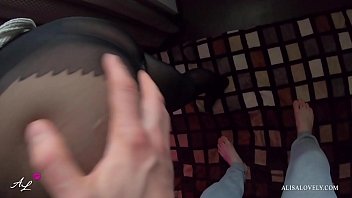 Жена в колготках трахнута и обкончана на попку