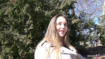 Милая девушка согласилась на съёмки в порно за деньги