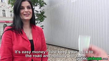 Шлюха Alice Nice трахается на публике без проблем