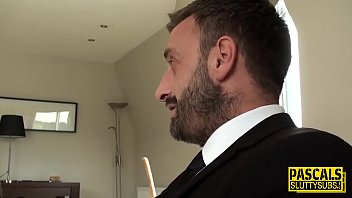 Грудастая покорная на каблуках