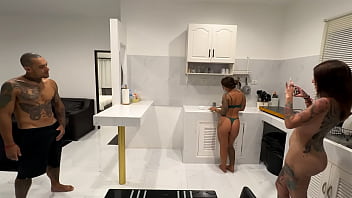 Мой парень трахнул мою подругу у меня на глазах подруги