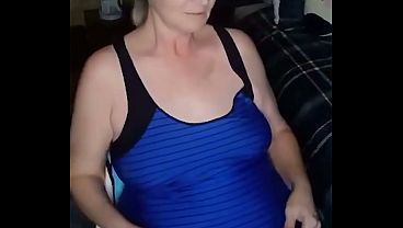 Горячая пышнотелая MILF любит играть со своей вагиной!