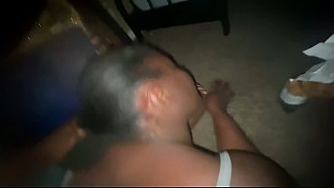 Большая задница, уродливая пышнотелая женщина кончила мне на пол